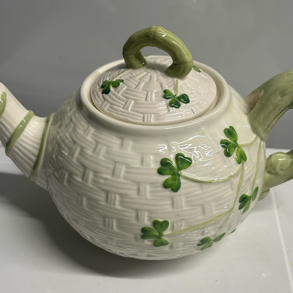 Celtic Classics Irish Vintage Teapot White with Clovers Basket Weave Pattern - Picture 3 of 7